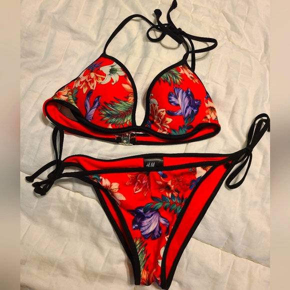 H&M red floral bikini top 32B - Picture 4 of 4